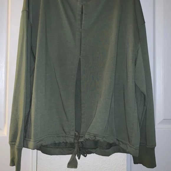 Green women’s back shown green top long sleeve - Picture 2 of 4